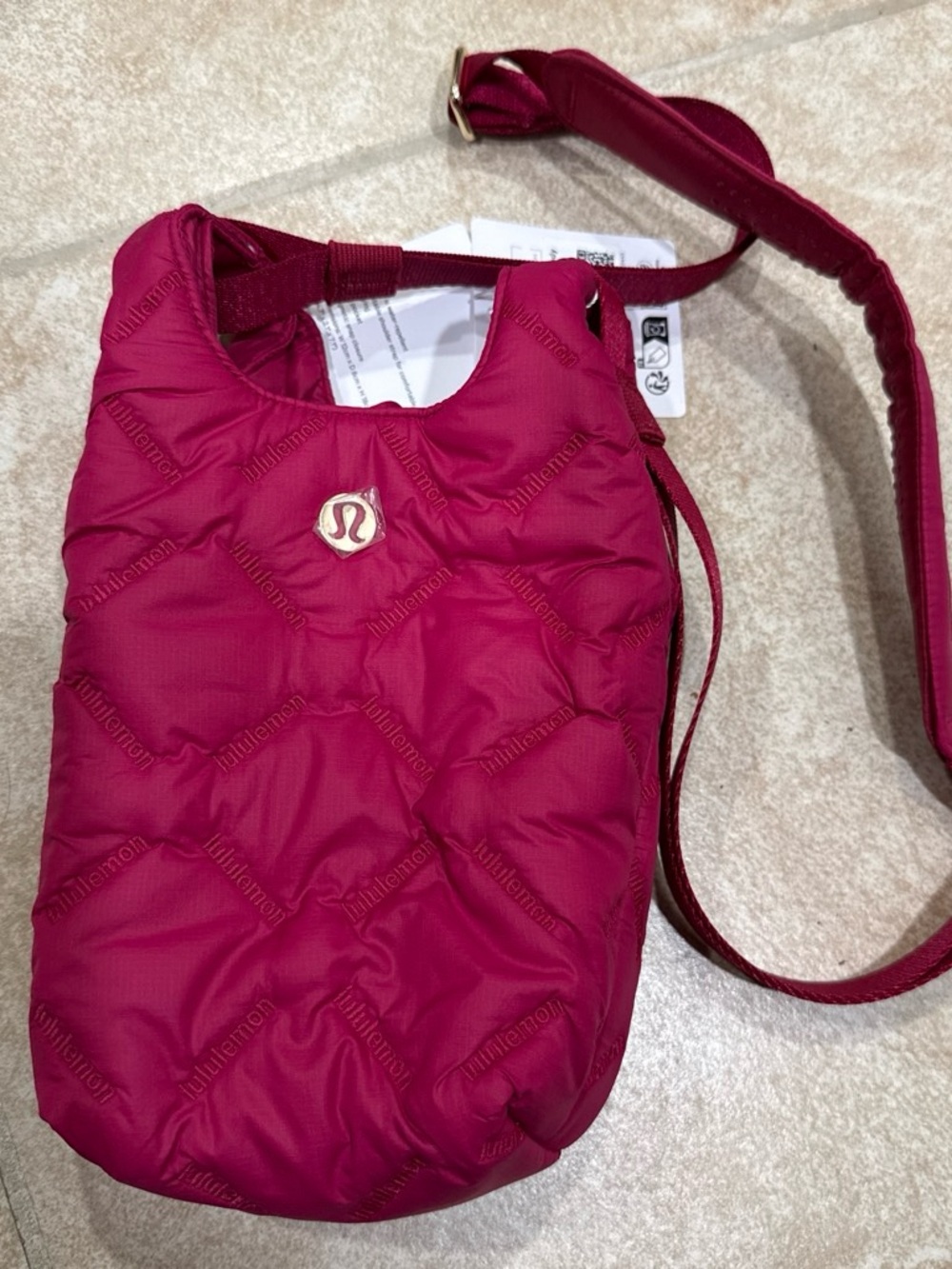 lululemon quality pleasures phone crossbody BERRY RUMBLE